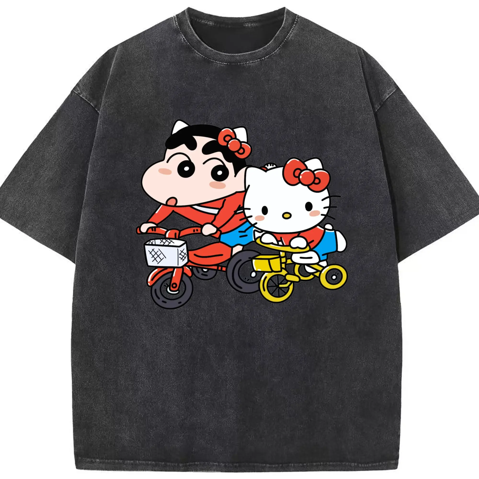 クレヨンしんちゃん × ハローキティ 限定コラボ - 綿100％ ヴィンテージ風 半袖Tシャツ ・ フロントプリント ・ 柔らか肌触り ・ 通気性 快適 ・ スポーツ カジュアル 外出用